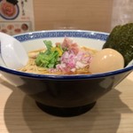 中華そば 竹むら - 味玉中華そば850円を横から