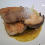 ユニッソン デ クール - オマールの代替料理　鮟鱇と黒鮑､鮑の肝ソース