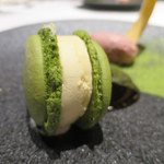 Le FAVORI - 抹茶マカロン 赤いベリー 塩桜のアイス （ホワイトチョコ）