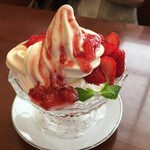 椿屋カフェ - 苺サンデー