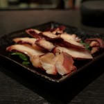 DEN - タコの自家製燻製