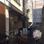 いもや - 15時になっても自転車だらけの店前。さすがに暖簾は下ろしてたけど。