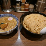 六厘舎 TOKYO 東京ソラマチ店 - つけめん特盛1030円