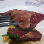 ユニッソン デ クール - 蝦夷鹿の内臓のペーストをソースの様に…