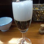 居酒屋てつ - シャンパンマルティー（グラスに注いで）