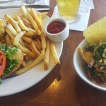 The Rim - "Avocado Cheese Burger"と"Ahi Poke Stack"