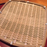 蕎麦食彩 さいとう - ザルも新しく綺麗な竹ザル