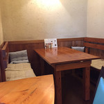 蕎麦食彩 さいとう - 奥のテーブル席