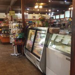 Punalu`u Bake Shop and Visitor Center - 店内