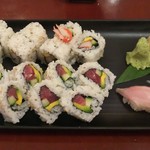 Sushi Shiono - (奥) California Roll, (手前) Hawaiian Roll, (右) ハワイ産カンパチ