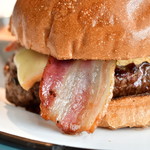 Beef and Liberty - Bacon Cheese@137HK$：ベーコンに寄る