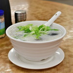 Mui Kee Congee - ピータンと塩豚入り粥@36HK$：全景