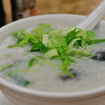 Mui Kee Congee - ピータンと塩豚入り粥@36HK$