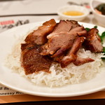 Kam's Roast Goose - Roast Goose Combo on Rice@74HK＄：コンボ対象は、BBQ Pork（蜜汁焼豚）を。