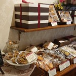 パティスリー ショコラトリー オーディネール - 店内♪