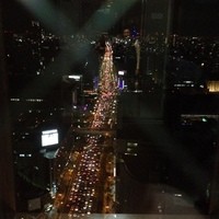 ダイナミックキッチン＆バー 燦 大阪店 - エレベーターからみる御堂筋