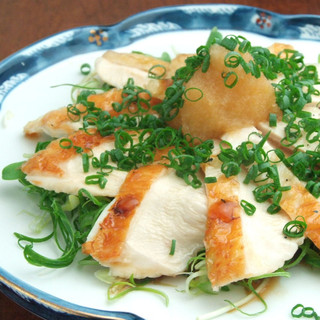 Hinaichi - 比内地鶏胸肉のたたき780円／リピート率がとても高い比内地鶏の逸品料理です！