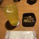 魚民 - リアルゴールド、お通し。