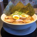 麺の坊　晴天 - 醤油鶏白湯らーめん750円を全部入りで1,100円。麺の坊晴天 (愛知県みよし市)食彩品館.jp撮影