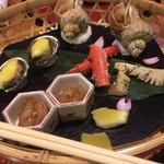 定山渓第一寶亭留　翠山亭 - 前菜。バイ貝、蝦夷アワビ、たらばとたけのこ焼き、漬け甘エビ？