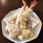 蕎麦　孤丘 - 海老天付きもりそばの天ぷら盛り合わせ。