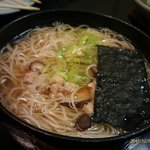 Ooiso - 鳥麺
      手羽先でとった出汁が美味しいです。
      料理のポイントとか教えてもらえました。