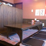 びっくり焼き亭 - テーブル席