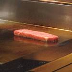 銀座みやま - ⑬鉄板上のサーロイン