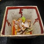 銀座みやま - ⑤お通し：赤カマスの炙り　キノコ和え