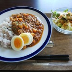 れんげ喫茶店 - ひよこ豆のキーマカレー（サラダ付）700円税込み