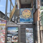 マゴコロ - 2019/05 １階が BAR bacchus yuigahama、３階がタイ料理のタイ村889、左隣の建物が Daisy’s Cafe 鎌倉店 