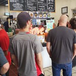 Ultimate Burger - 内観行列