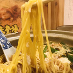 谷口食堂 - ☆たまご麺でしょうか？細麺ストレートで、つるつるの食感。最初固め、熱々のスープに負けず最後までのびる事無くいただけました。