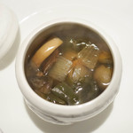 カントニーズ 燕 ケン タカセ - 数種類のキノコと広東野菜で作ったオリジナル精進無視スープ