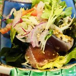 幸寿司 - カツオのタタキ入りサラダ