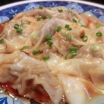 福建家庭料理 旬の香 - 「自家製　ワンタン」：自家製だから、ツルン！豚肉の味わいが、真っ直ぐに伝わって♪