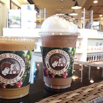 Island Vintage Coffee - Macadamia Kona Mocha(右)とLatte (左)