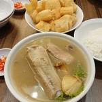 Song Fa Bak Kut Teh  - 料理写真:1903_Song Fa Bak Kut Teh Mall of Indonesia_Pork Rib Soup with Liber@94,400Rp(排骨肉骨茶 リブ、レバー)+Cakwe(M)@12,900Rp(油条)