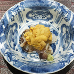 東麻布 天本 - トリガイに赤雲丹