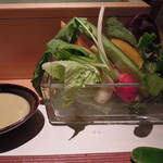池袋 はなれ - ベビーリーフのサラダ＆野菜スティックをバーニャカウダで