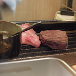 池袋 はなれ - 蝦夷鹿もも肉グリル＆神戸牛ヒレ肉の先っぽ
