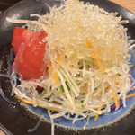 親子丼専門店 ○勝 - サラダは海藻がおいしい