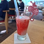 エスリビングハナレ - 苺とルビーチョコレートのスムージー850円