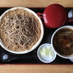 手打ちそば きた戸 - まかないから誕生した裏メニュー。冷やしかしわつけ蕎麦