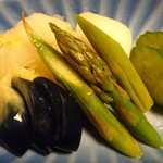 竹鮨 - お漬物。アスパラのお漬物初めてかも。全部、上品な味です。白菜のは梅？大葉？の味が少しした。