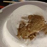 竹鮨 - 自家製シャーベットの中身はこんなん。たぶん、表面はホワイトチョコかなんかでコーティングされてると思う。