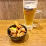 銀だこ大衆酒場 - タコの唐揚げ/生ビール