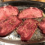 Yakiniku Horumon Toujirou - 塩たん