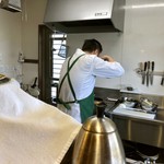ナガタ店 - 調理に集中するNagata氏♡