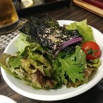 SATOブリアン 本店 - 海苔のサラダ（１人分取分け済）です